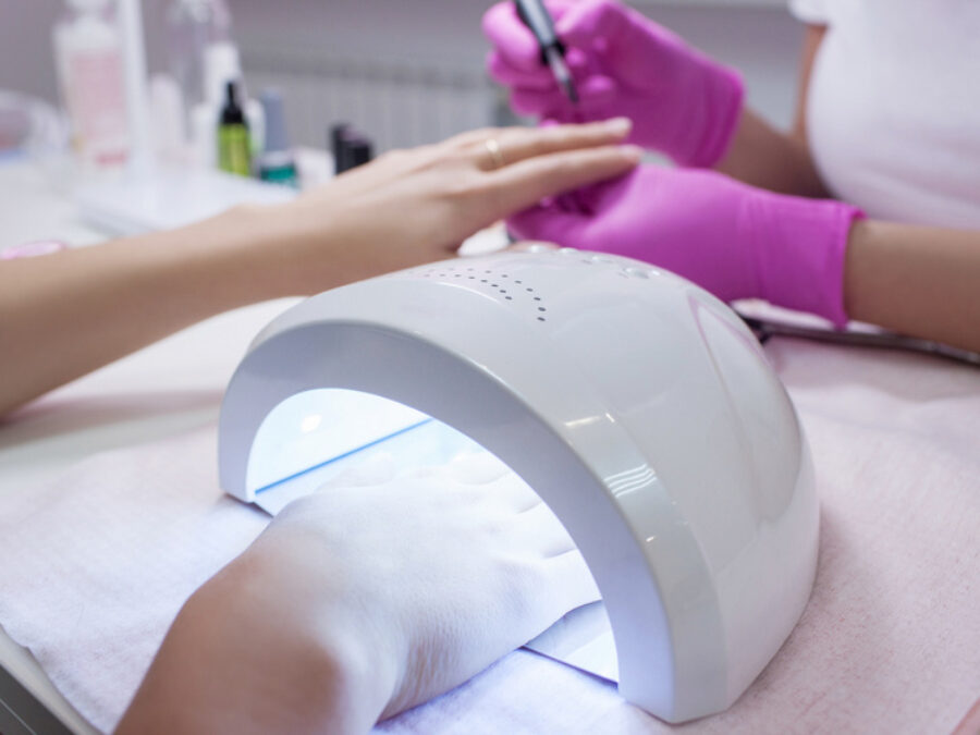 Czy Lampy UV i lampy LED w salonie kosmetycznym są szkodliwe?